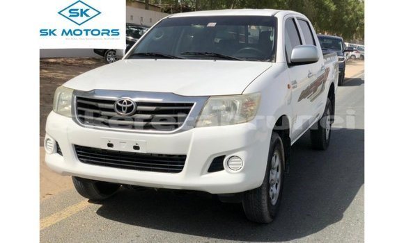 Buy Import Toyota Hilux White Car in Import - Dubai in Belait