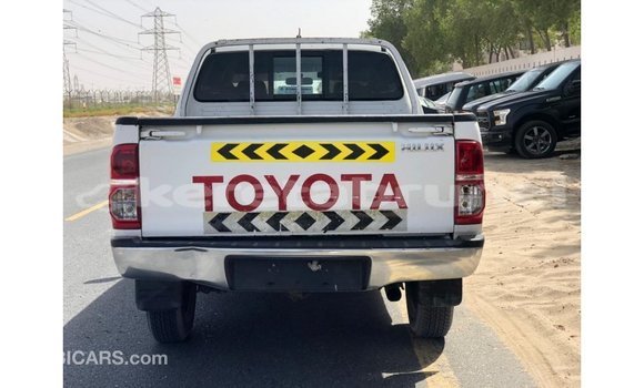 Buy Import Toyota Hilux White Car in Import - Dubai in Belait Buy Import Toyota Hilux White Car in Import - Dubai in Belait