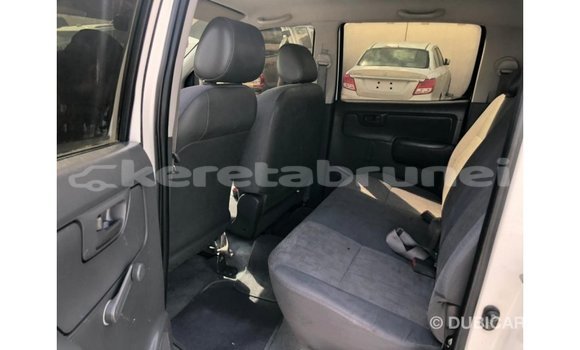 Buy Import Toyota Hilux White Car in Import - Dubai in Belait Buy Import Toyota Hilux White Car in Import - Dubai in Belait