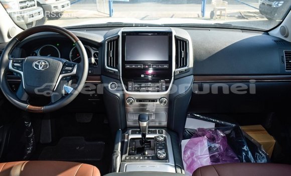 Buy Import Toyota Land Cruiser White Car in Import - Dubai in Belait Buy Import Toyota Land Cruiser White Car in Import - Dubai in Belait