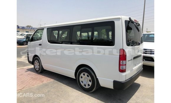 Buy Import Toyota DA White Truck in Import - Dubai in Belait Buy Import Toyota DA White Truck in Import - Dubai in Belait