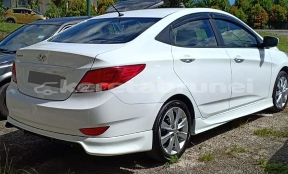 Buy Used Hyundai Accent White Car in Bandar Seri Begawan in Brunei-Muara Buy Used Hyundai Accent White Car in Bandar Seri Begawan in Brunei-Muara