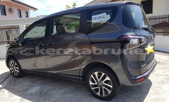 Buy Used Toyota Sienta Brown Car in Bandar Seri Begawan in Brunei-Muara Buy Used Toyota Sienta Brown Car in Bandar Seri Begawan in Brunei-Muara