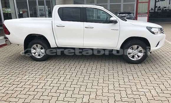 Buy Used Toyota Hilux White Car in Kuala Belait in Belait Buy Used Toyota Hilux White Car in Kuala Belait in Belait