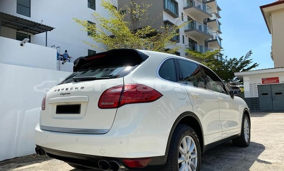 Buy Used Porsche Cayenne White Car in Kuala Belait in Belait Buy Used Porsche Cayenne White Car in Kuala Belait in Belait