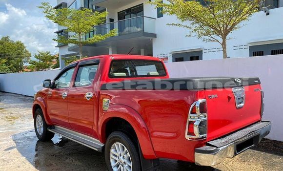 Buy Used Toyota Hilux Red Car in Kuala Belait in Belait Buy Used Toyota Hilux Red Car in Kuala Belait in Belait