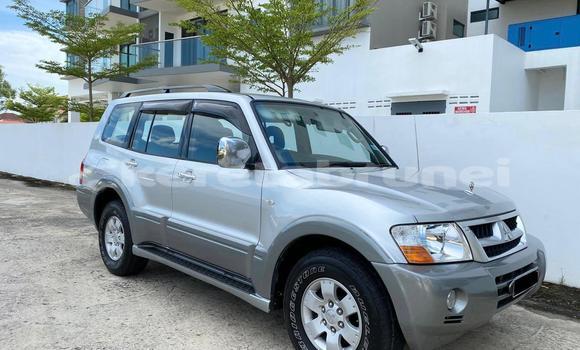 Buy Used Mitsubishi Pajero Silver Car in Kuala Belait in Belait Buy Used Mitsubishi Pajero Silver Car in Kuala Belait in Belait