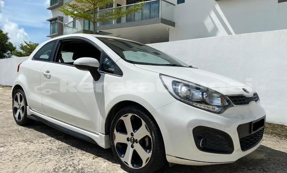 Buy Used Kia Rio White Car in Kuala Belait in Belait Buy Used Kia Rio White Car in Kuala Belait in Belait