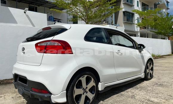 Buy Used Kia Rio White Car in Kuala Belait in Belait Buy Used Kia Rio White Car in Kuala Belait in Belait
