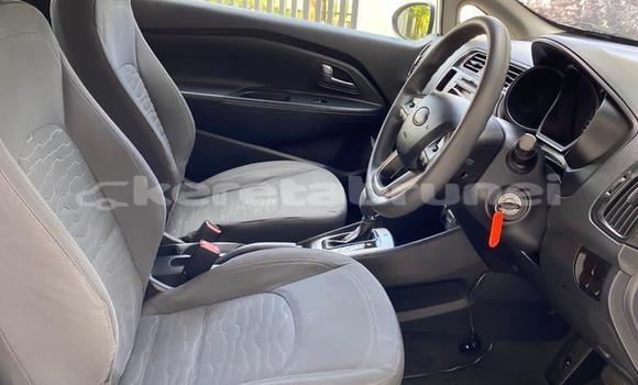 Buy Used Kia Rio White Car in Kuala Belait in Belait Buy Used Kia Rio White Car in Kuala Belait in Belait
