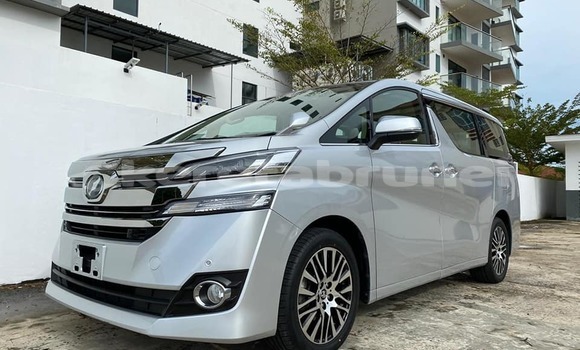 Buy Used Toyota Vellfire Silver Car in Kuala Belait in Belait Buy Used Toyota Vellfire Silver Car in Kuala Belait in Belait