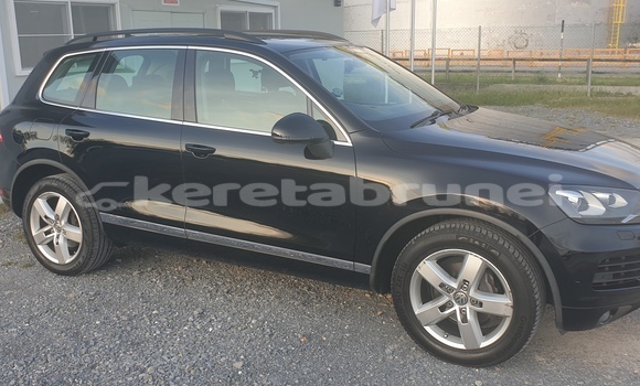 Buy Used Volkswagen Touareg Black Car in Kuala Belait in Belait