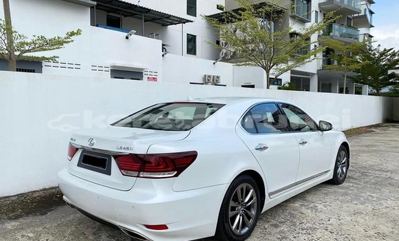 Buy Used Lexus LS White Car in Kuala Belait in Belait Buy Used Lexus LS White Car in Kuala Belait in Belait