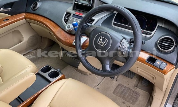 Buy Used Honda Odyssey Silver Car in Kuala Belait in Belait Buy Used Honda Odyssey Silver Car in Kuala Belait in Belait