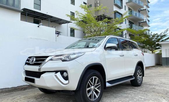 Buy Used Toyota Fortuner White Car in Kuala Belait in Belait Buy Used Toyota Fortuner White Car in Kuala Belait in Belait