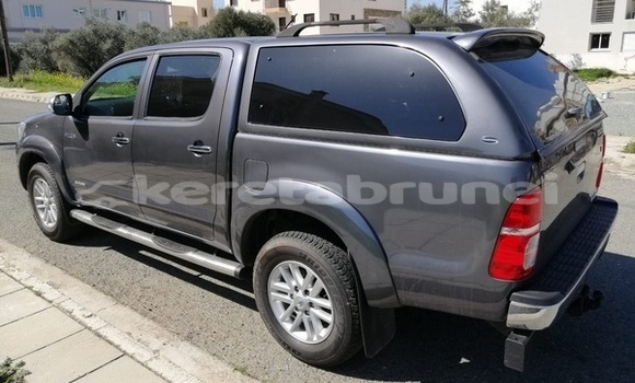 Buy Used Toyota Hilux Silver Car in Bandar Seri Begawan in Brunei-Muara Buy Used Toyota Hilux Silver Car in Bandar Seri Begawan in Brunei-Muara
