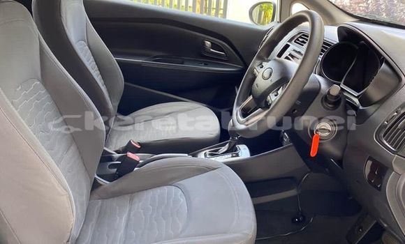 Buy Used Kia Rio White Car in Bandar Seri Begawan in Brunei-Muara Buy Used Kia Rio White Car in Bandar Seri Begawan in Brunei-Muara