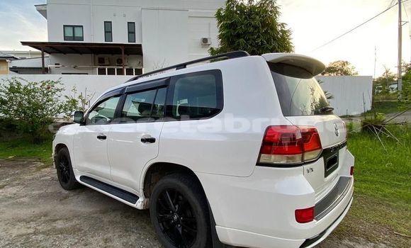 Buy Used Toyota Land Cruiser White Car in Bandar Seri Begawan in Brunei-Muara Buy Used Toyota Land Cruiser White Car in Bandar Seri Begawan in Brunei-Muara