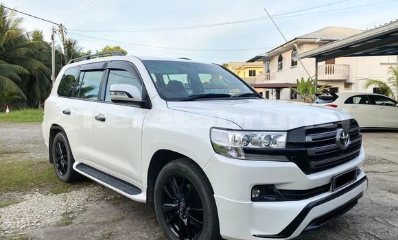 Buy Used Toyota Land Cruiser White Car in Bandar Seri Begawan in Brunei-Muara Buy Used Toyota Land Cruiser White Car in Bandar Seri Begawan in Brunei-Muara