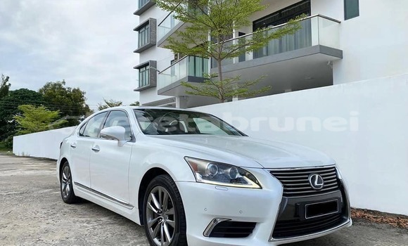 Buy Used Lexus LS White Car in Bandar Seri Begawan in Brunei-Muara