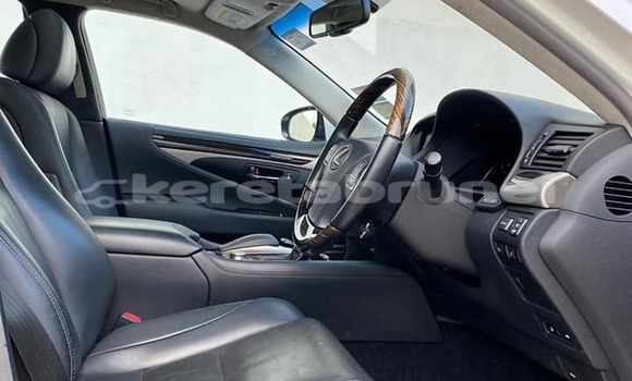 Buy Used Lexus LS White Car in Bandar Seri Begawan in Brunei-Muara Buy Used Lexus LS White Car in Bandar Seri Begawan in Brunei-Muara