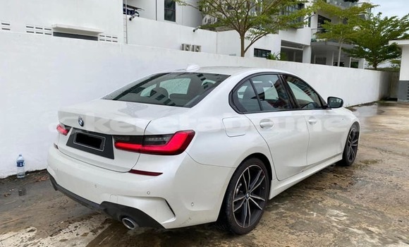 Buy Used BMW 3–Series Red Car in Kuala Belait in Belait Buy Used BMW 3–Series Red Car in Kuala Belait in Belait