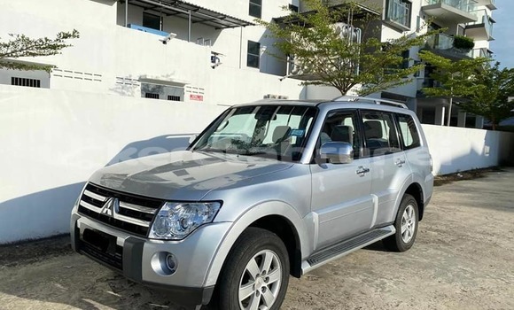 Buy Used Mitsubishi Pajero Silver Car in Kuala Belait in Belait Buy Used Mitsubishi Pajero Silver Car in Kuala Belait in Belait