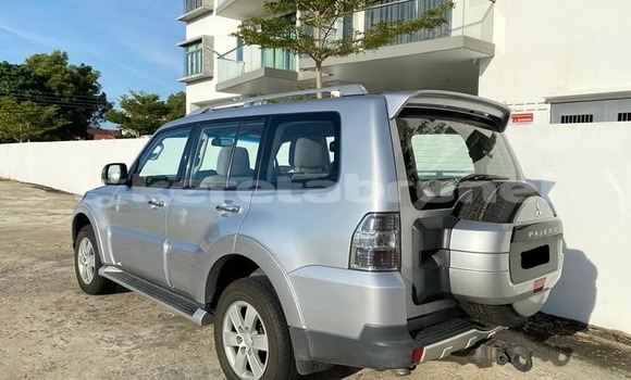 Buy Used Mitsubishi Pajero Silver Car in Kuala Belait in Belait Buy Used Mitsubishi Pajero Silver Car in Kuala Belait in Belait
