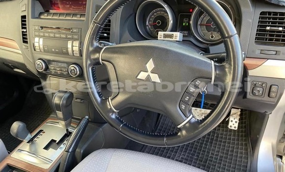 Buy Used Mitsubishi Pajero Silver Car in Kuala Belait in Belait Buy Used Mitsubishi Pajero Silver Car in Kuala Belait in Belait