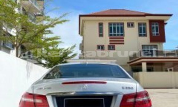 Buy Used Mercedes Viano Silver Car in Kuala Belait in Belait Buy Used Mercedes Viano Silver Car in Kuala Belait in Belait