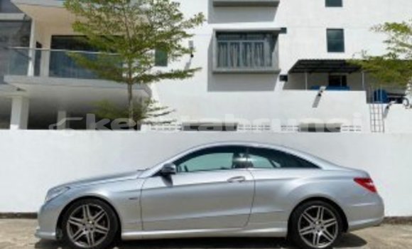 Buy Used Mercedes Viano Silver Car in Kuala Belait in Belait Buy Used Mercedes Viano Silver Car in Kuala Belait in Belait