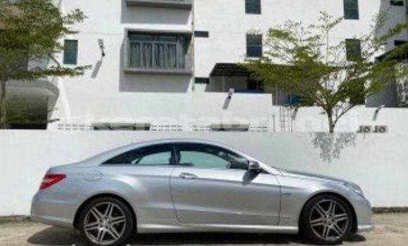 Buy Used Mercedes Viano Silver Car in Kuala Belait in Belait Buy Used Mercedes Viano Silver Car in Kuala Belait in Belait