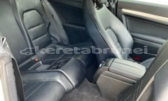 Buy Used Mercedes Viano Silver Car in Kuala Belait in Belait Buy Used Mercedes Viano Silver Car in Kuala Belait in Belait