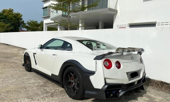 Buy Used Nissan GT-R R35 White Car in Kuala Belait in Belait Buy Used Nissan GT-R R35 White Car in Kuala Belait in Belait