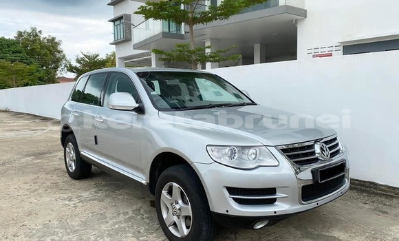 Buy Used Volkswagen Touareg Silver Car in Kuala Belait in Belait Buy Used Volkswagen Touareg Silver Car in Kuala Belait in Belait