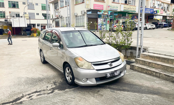 Buy Used Honda Stream Silver Car in Bandar Seri Begawan in Brunei-Muara