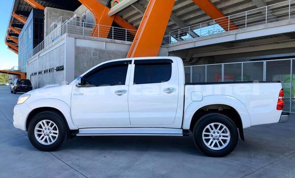Buy Used Toyota Hilux White Car in Bangar in Temburong Buy Used Toyota Hilux White Car in Bangar in Temburong