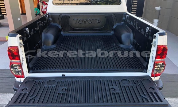 Buy Used Toyota Hilux White Car in Bangar in Temburong Buy Used Toyota Hilux White Car in Bangar in Temburong
