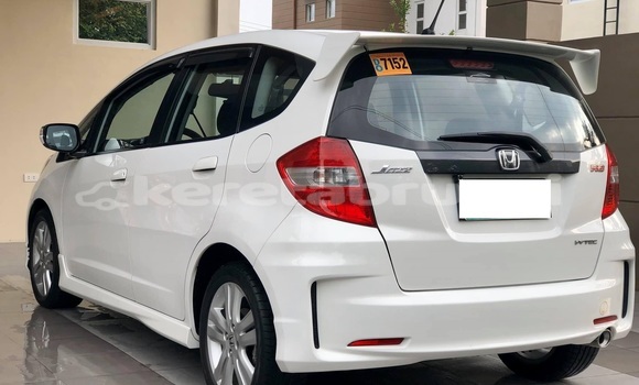 Buy Used Honda Jazz White Car in Seria in Belait Buy Used Honda Jazz White Car in Seria in Belait