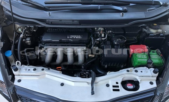 Buy Used Honda Jazz White Car in Seria in Belait Buy Used Honda Jazz White Car in Seria in Belait