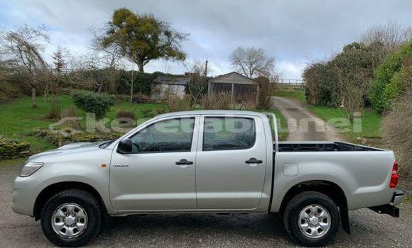 Buy Used Toyota Hilux Silver Car in Bandar Seri Begawan in Brunei-Muara Buy Used Toyota Hilux Silver Car in Bandar Seri Begawan in Brunei-Muara