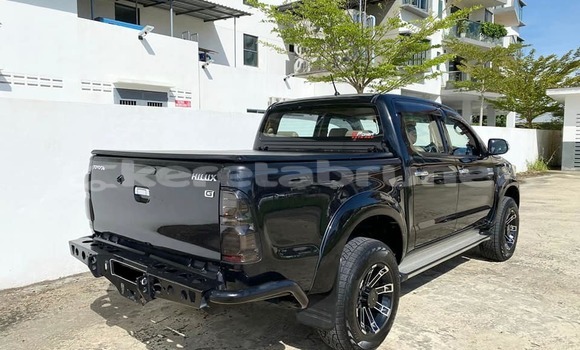 Buy Used Toyota Hilux Black Car in Kuala Belait in Belait Buy Used Toyota Hilux Black Car in Kuala Belait in Belait