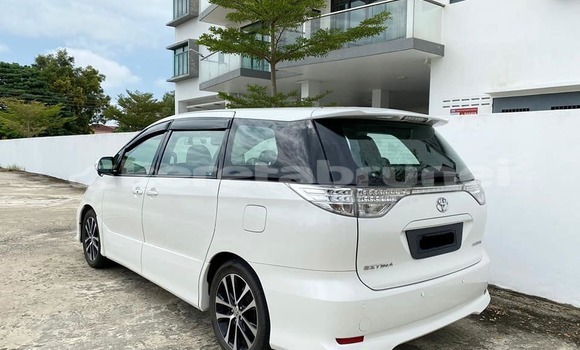 Buy Used Toyota Estima White Car in Kuala Belait in Belait Buy Used Toyota Estima White Car in Kuala Belait in Belait