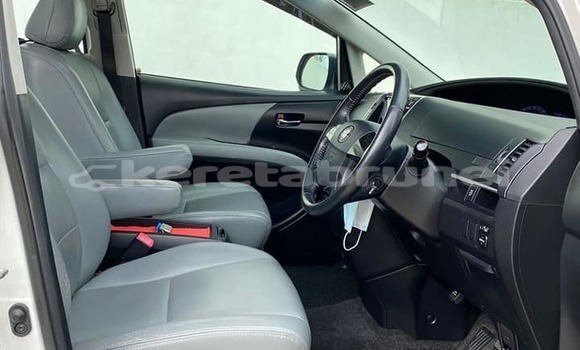 Buy Used Toyota Estima White Car in Kuala Belait in Belait Buy Used Toyota Estima White Car in Kuala Belait in Belait