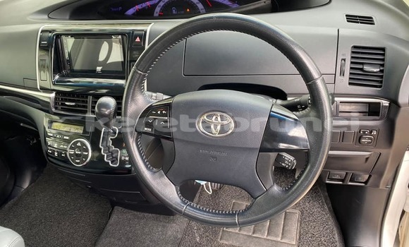 Buy Used Toyota Estima White Car in Kuala Belait in Belait Buy Used Toyota Estima White Car in Kuala Belait in Belait
