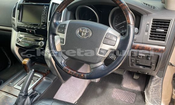 Buy Used Toyota Land Cruiser Beige Car in Kuala Belait in Belait Buy Used Toyota Land Cruiser Beige Car in Kuala Belait in Belait