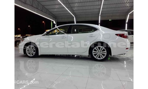 Buy Import Lexus ES White Car in Import - Dubai in Belait Buy Import Lexus ES White Car in Import - Dubai in Belait