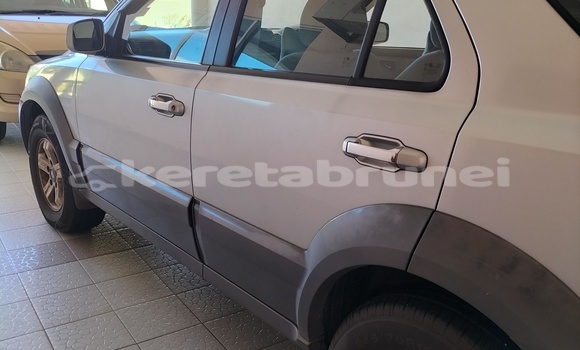 Buy Used Kia Sorento Silver Car in Kuala Belait in Belait