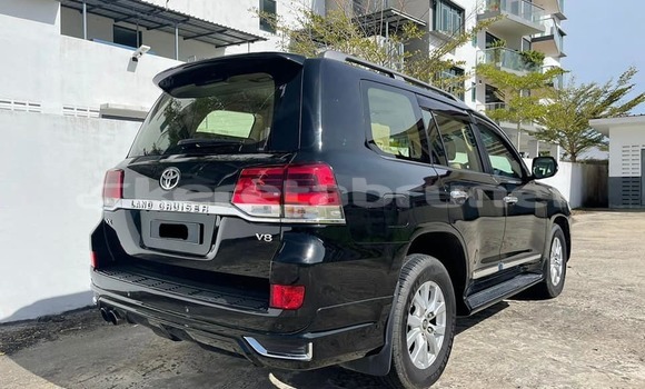 Buy Used Toyota Land Cruiser Black Car in Kuala Belait in Belait Buy Used Toyota Land Cruiser Black Car in Kuala Belait in Belait