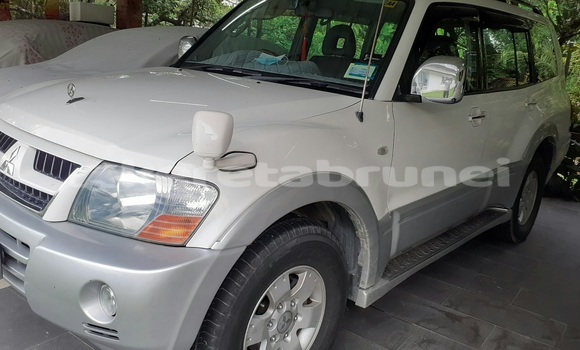 Buy Used Mitsubishi Pajero White Car in Bandar Seri Begawan in Brunei-Muara Buy Used Mitsubishi Pajero White Car in Bandar Seri Begawan in Brunei-Muara